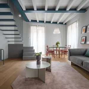 https://bluemoon-apartments-rr.italymilanhotels.net